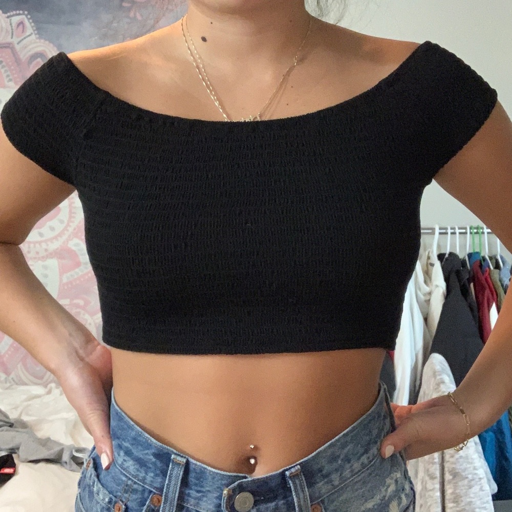 BRANDY MELVILLE off the shoulder black top - Picture 1 of 3
